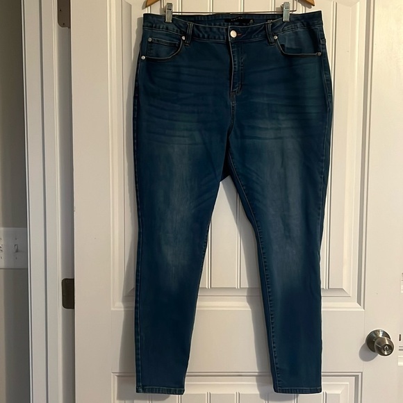 Tahari Mid Rise Skinny Kelly Jeans Size 20 - Picture 1 of 6